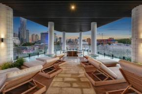 City High-Rise 1-Bed with Pool, Gym and Parking